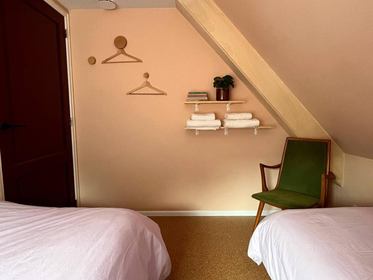 Bed and Breakfast Red Cat In Bed Eenrum Exterior foto